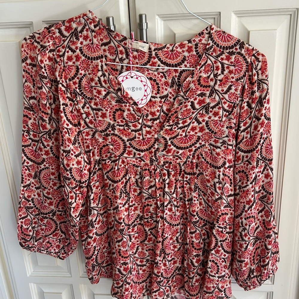Brand new Mason& Belle shirt. Never worn has tags. 3/4 length sleeves w/elastic.